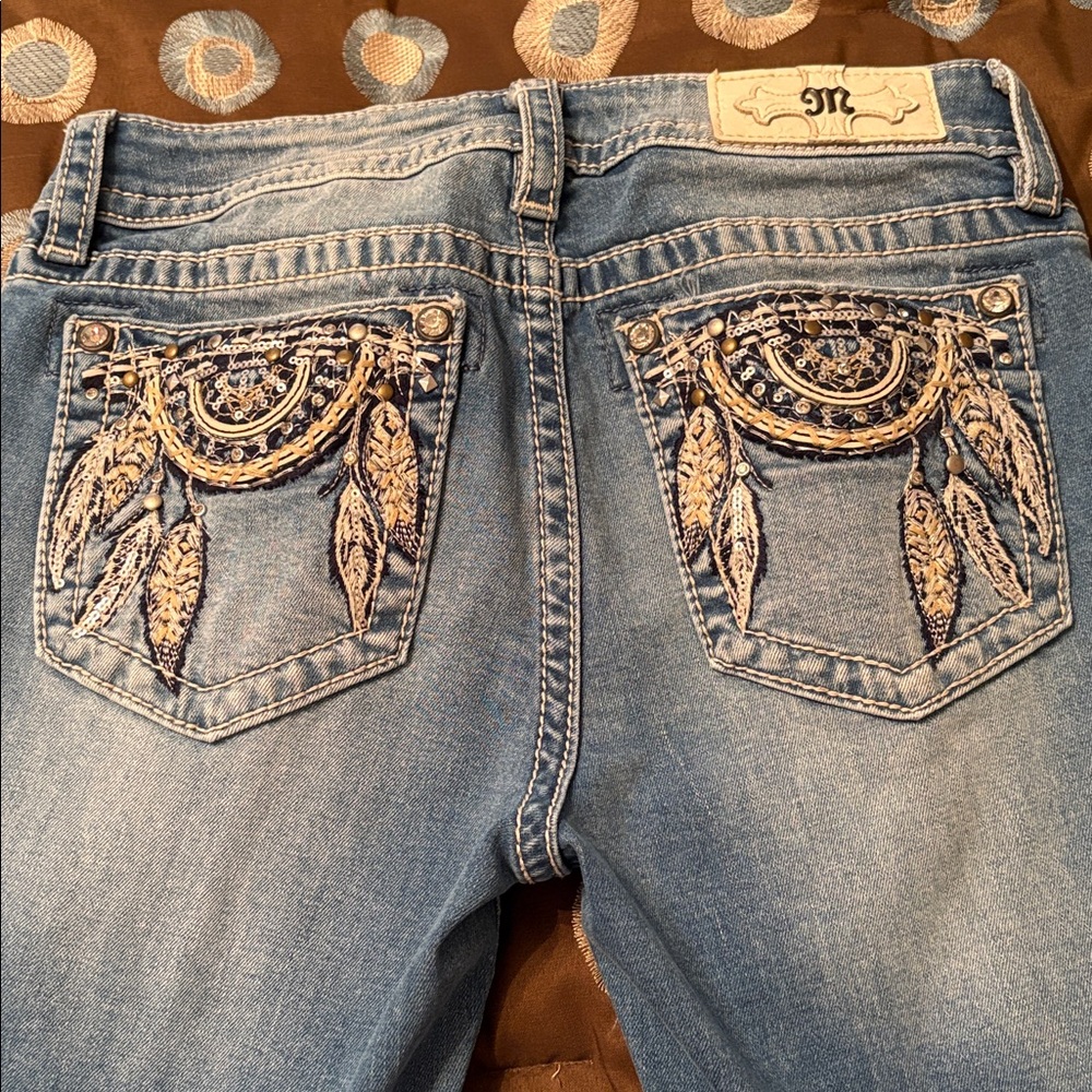 Classic Women's Light Wash Blue Jeans Miss Me size 28